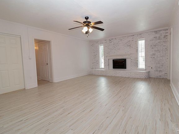 5th image of 28 Adkinson Dr