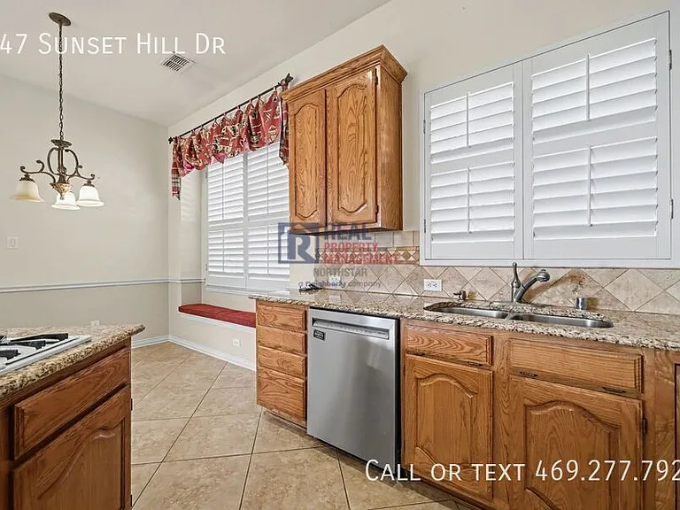 947 Sunset Hill Dr — Photo 13