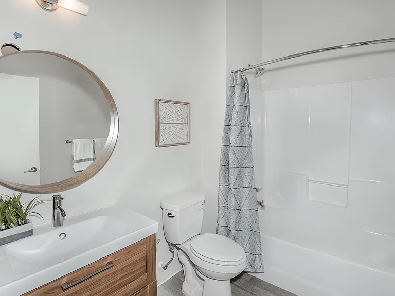 Harney — Photo 8