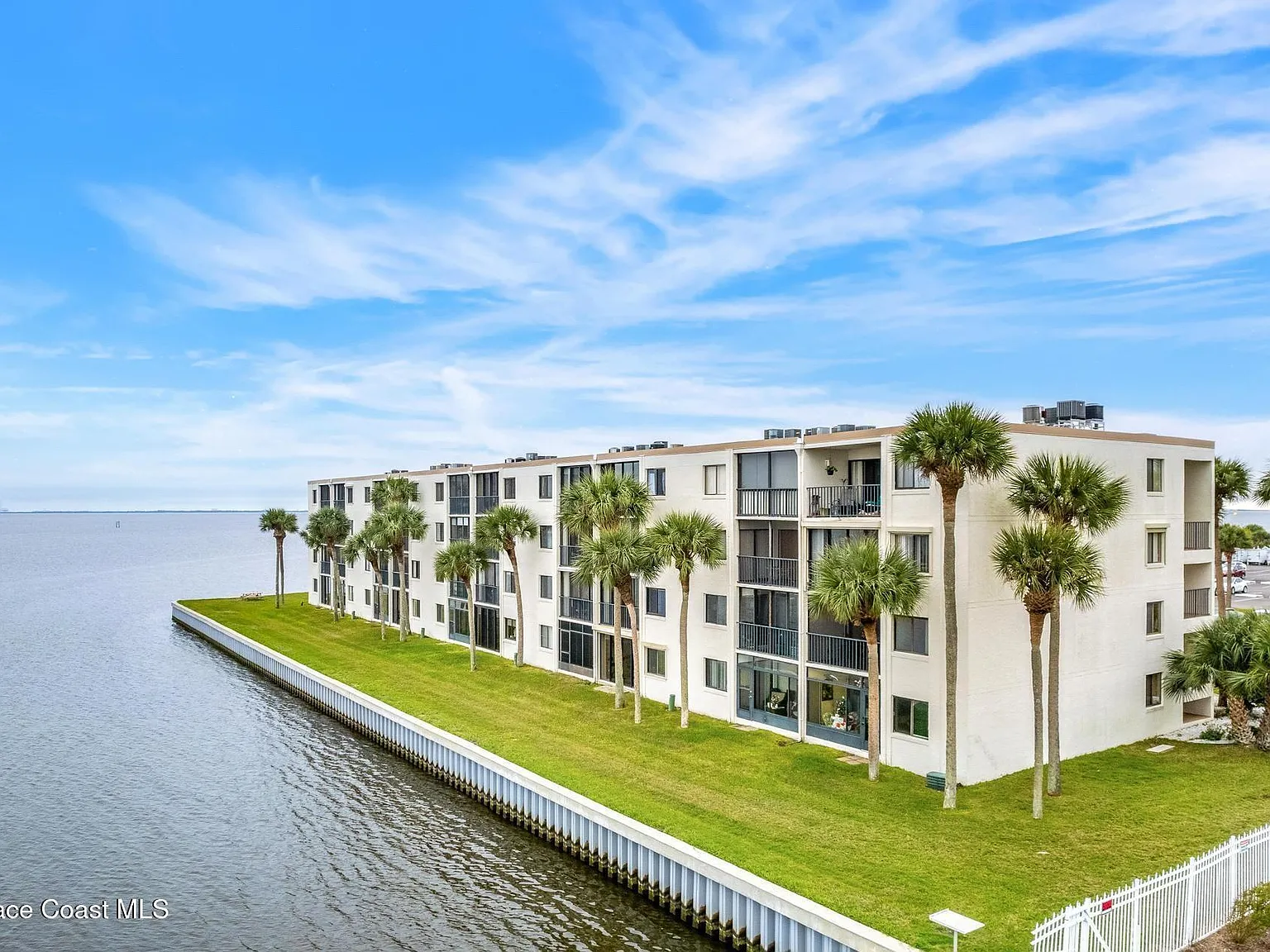 2 bed, 2.0 bath, 830 sqft, $1,850 — Photo 2