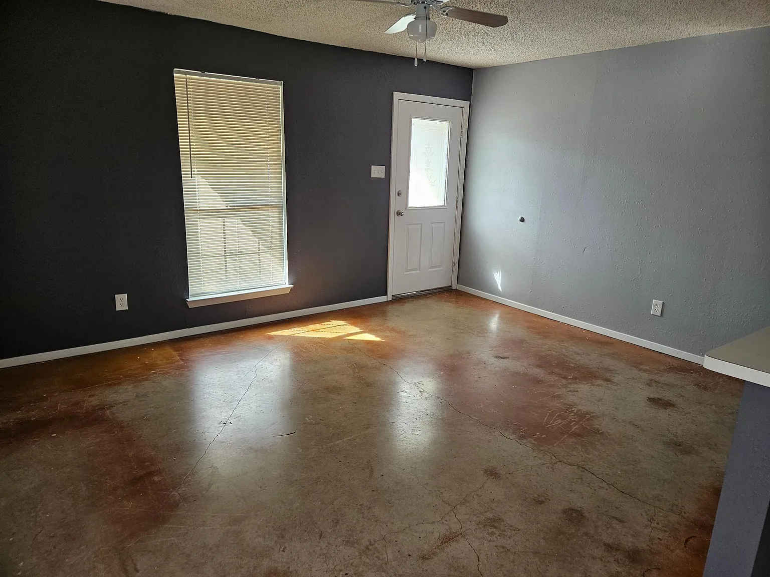 2 bed, 950 sqft, $1,300 — Photo 2