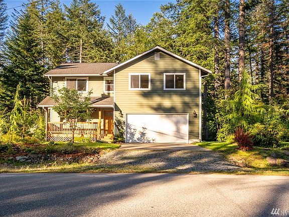 Beautiful home built in 2012 in Wilderness Rim.