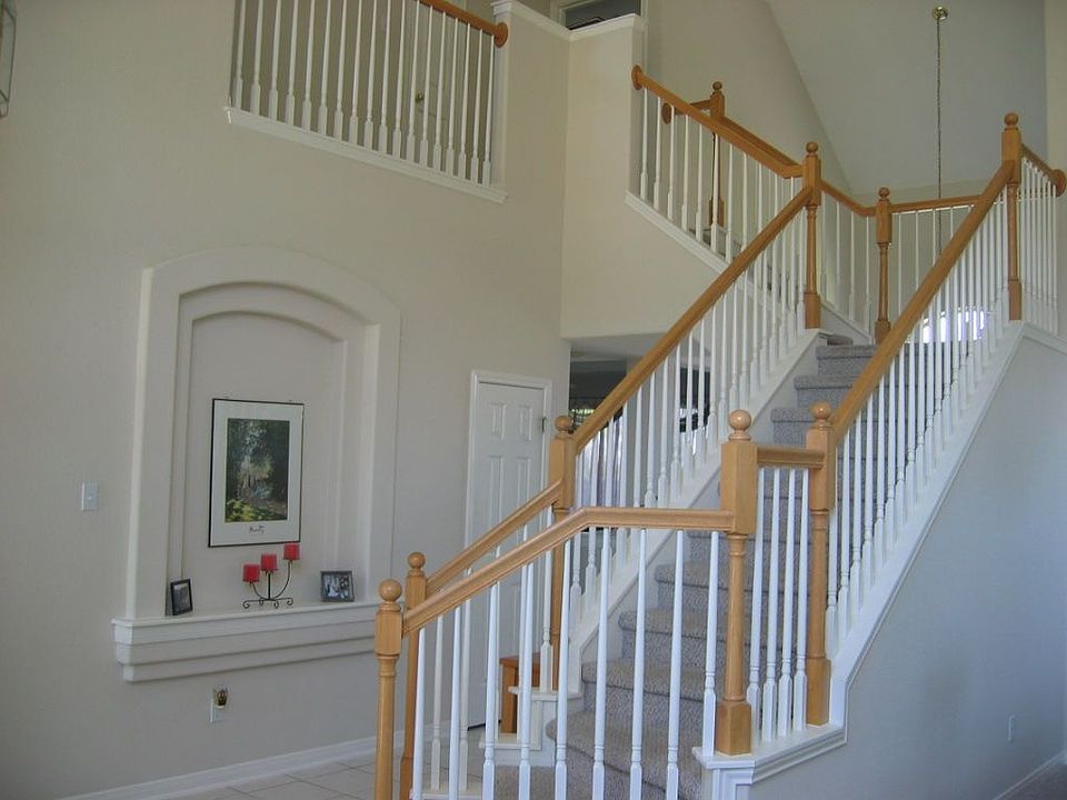 Stairs up, vaulted ceiling