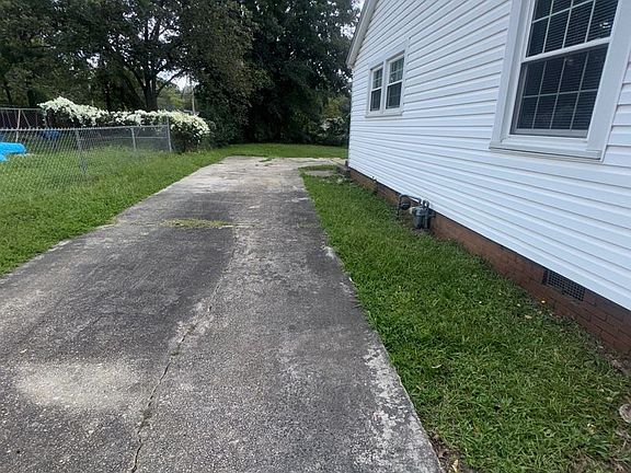 3rd image of 221 Sloan Ave