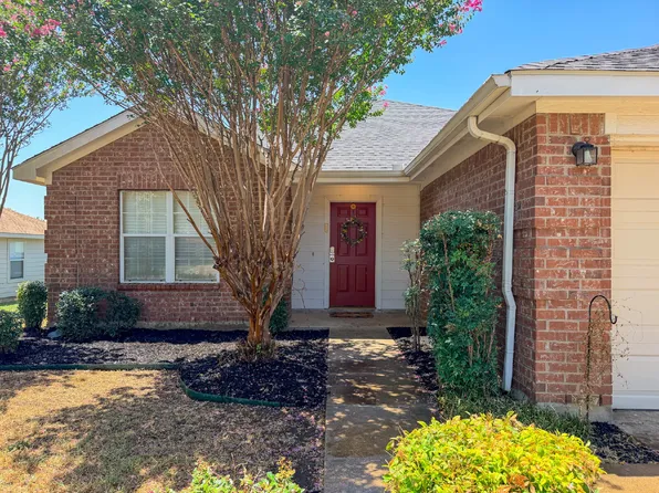 833 Edgehill Rd, Burleson, TX 76028