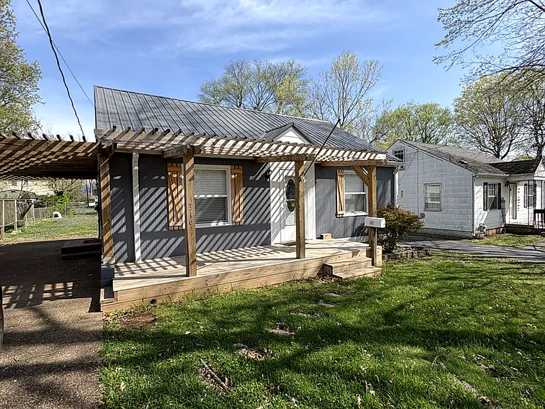 316 Fairview Dr — Photo 2