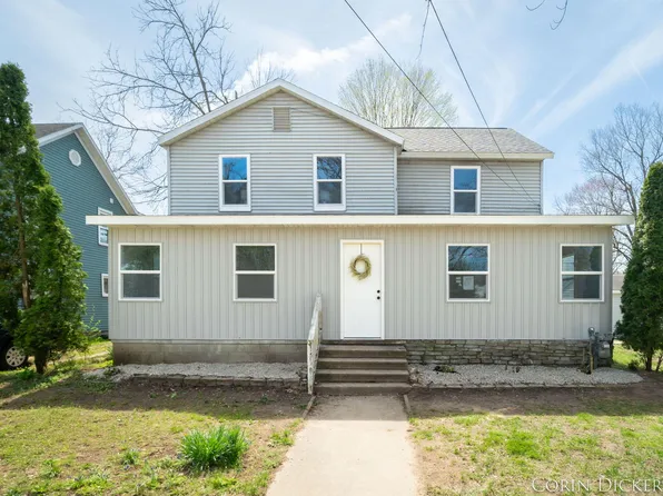 131 Grove St, Allegan, MI 49010