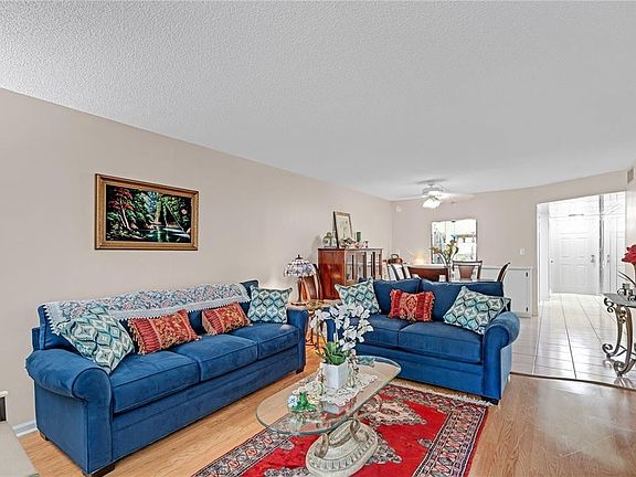 4th image of 9800 N Hollybrook Lake Drive #202