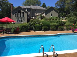 10 Westfield Dr, East Greenwich, RI 02818