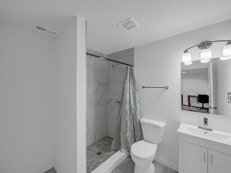 690 SE Booth Ave — Photo 26