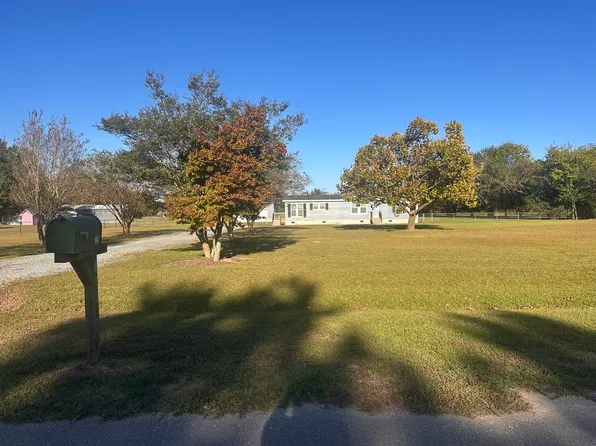 6519 Cedar Oaks Cir, Hope Mills, NC 28348