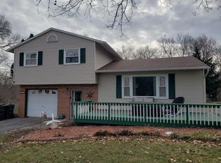 1827 Middlebury Rd, Freeport, IL 61032