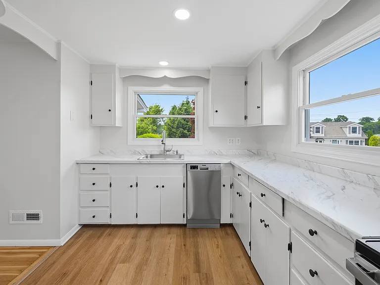 5 Lilac Ln — Photo 11