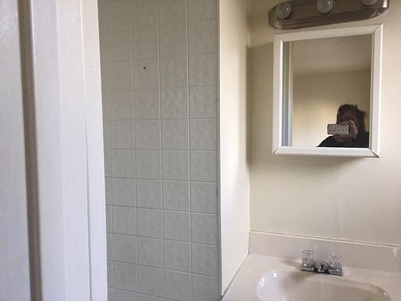 5th image of 748 SE Jackson St APT 4