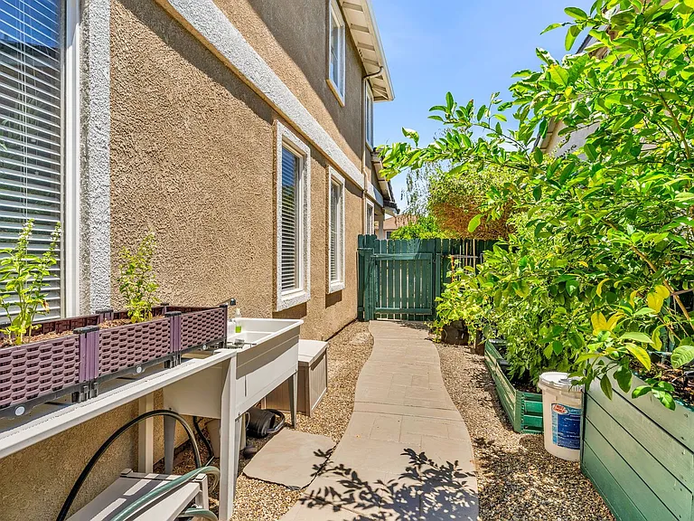 1215 Royal Ann Ct — Photo 41