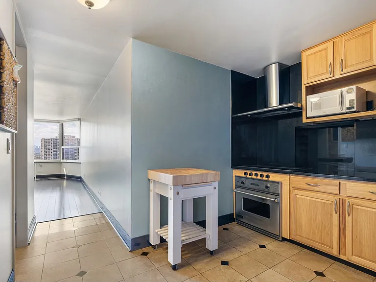 720 W Gordon Ter #23R — Photo 3