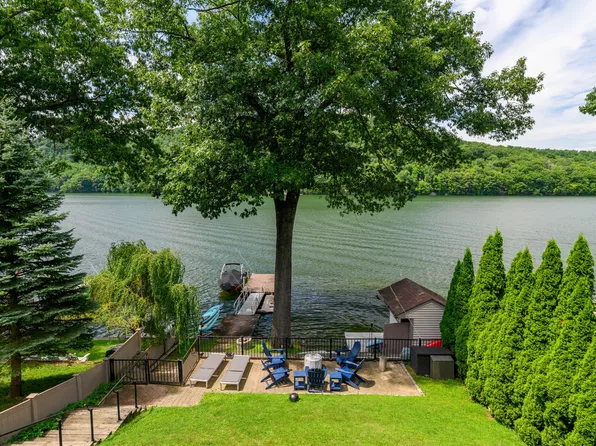 15 Moody Ln, Danbury, CT 06811