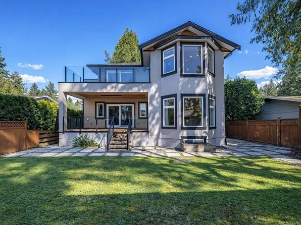 839 W 20th St, North Vancouver, BC V7P 2B5