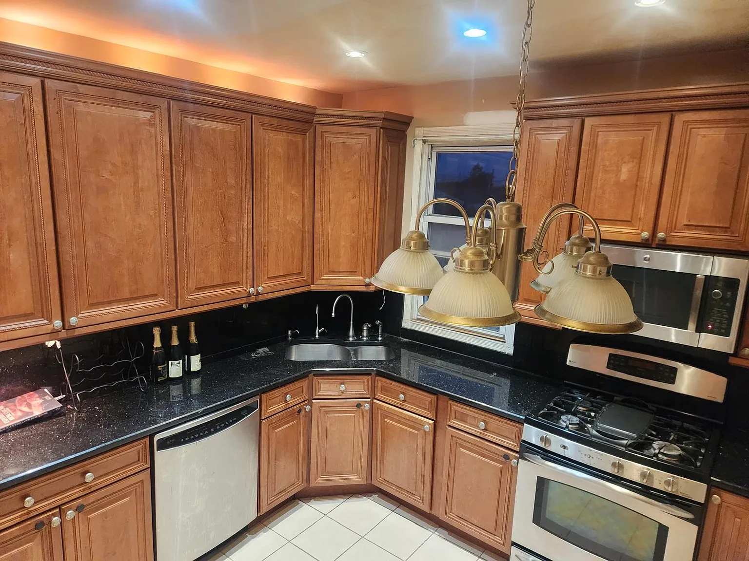 2 bed, 1200 sqft, $2,600 — Photo 3