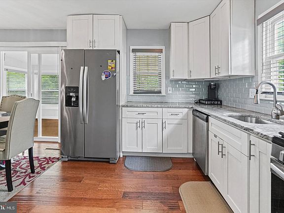 5th image of 2667 W Park Dr