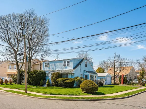 282 Caryl Drive, Lawrence, NY 11559