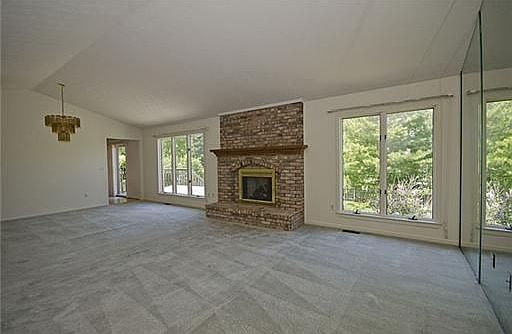 3rd image of 636 Burr Oak Dr