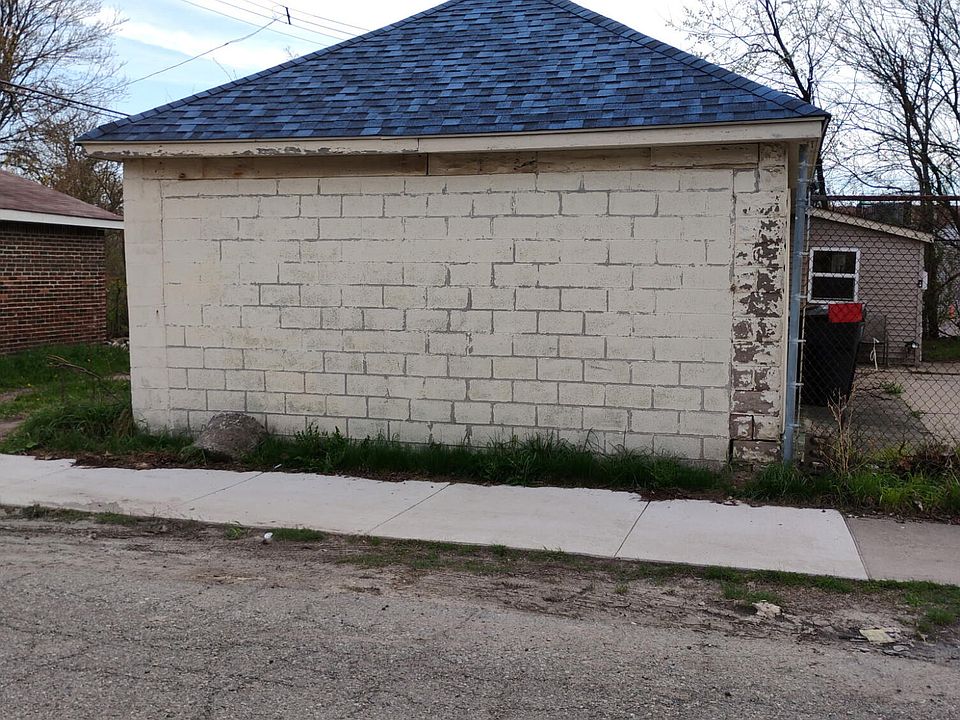 1st image of 2201 S Fort St