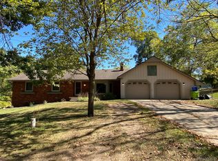 5550 McKeachie Rd, White Lake, MI 48383