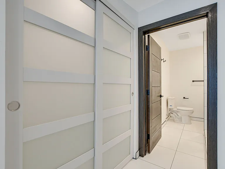946 S Ridgeley Dr #109 — Photo 5