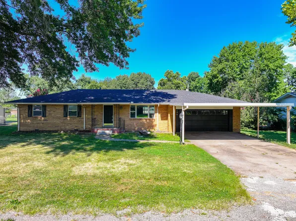 106 N Delaware St, Grove, OK 74344