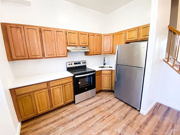 2nd image of 932 Throgmorton Ave