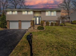 2422 Rolling Farms Rd, Glenshaw, PA 15116