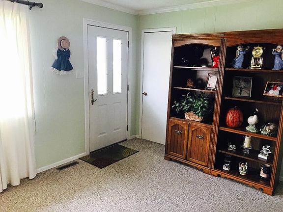 3rd image of 307 Eisenhower Dr