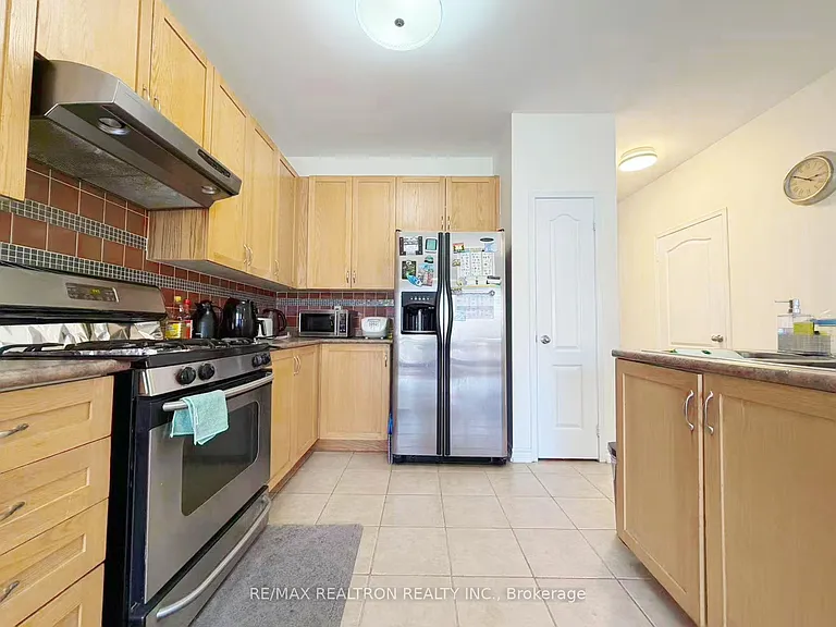 210 Old Colony Rd — Photo 9