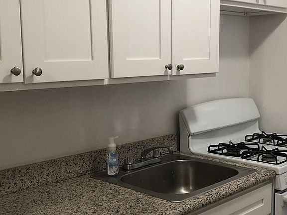 4th image of 4011 Kings Hwy APT 2G