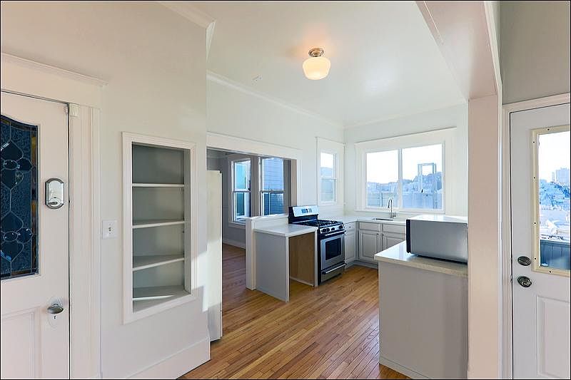 1st image of 376 Green St