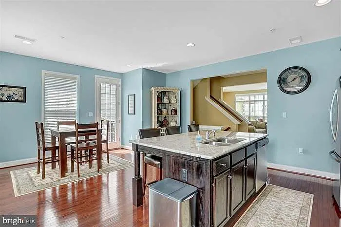 3 bed, 2.5 bath, 1700 sqft, $3,500 — Photo 4