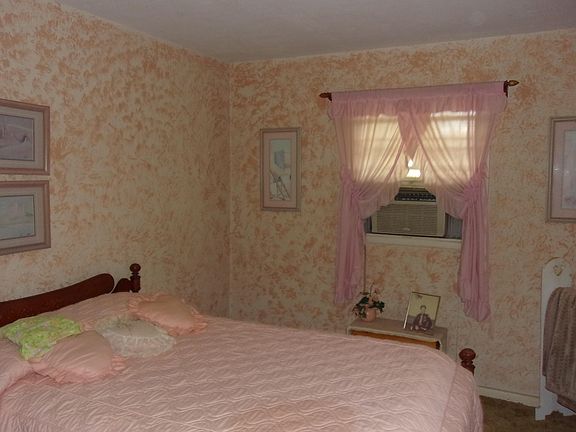 5th image of 146 Woodlawn Dr