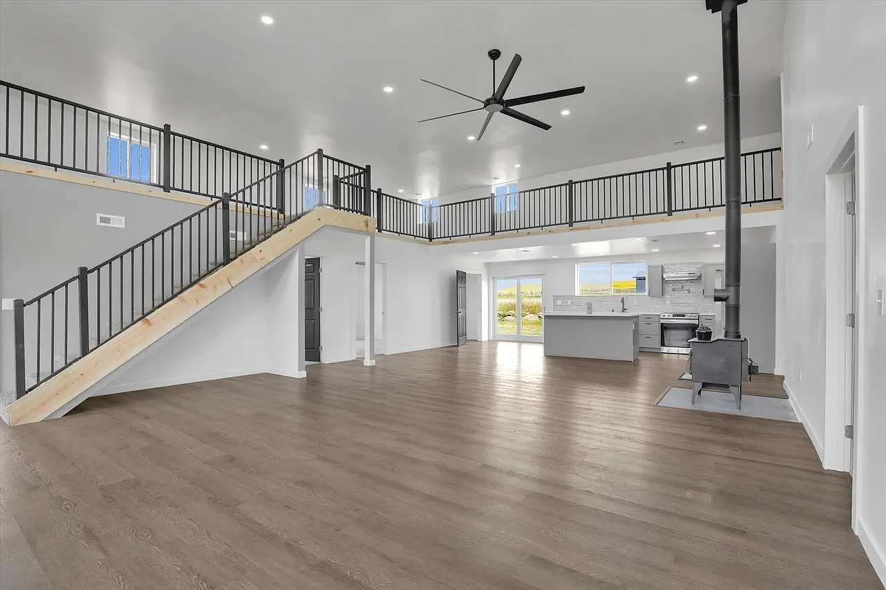 3 bed, 4000 sqft, $4,000 — Photo 4