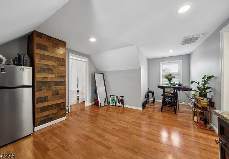 133 Franklin Ave — Photo 5