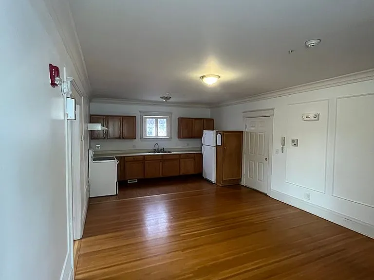 2729 Dewey Ave — Photo 5