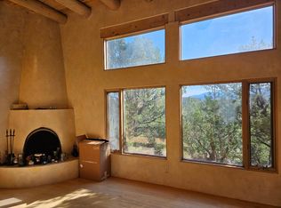 1005 Calle Dorthia, Santa Fe, NM 87506