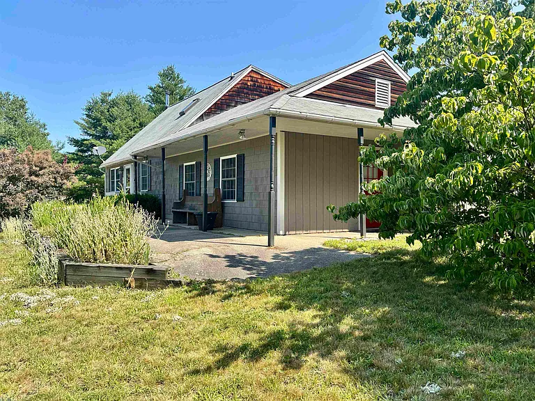 353 Forest Rd — Photo 3