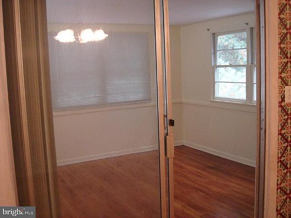 3rd image of 9518 Lomond Dr