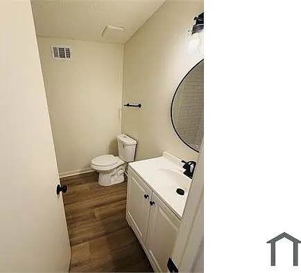 1033 Medina Dr — Photo 7