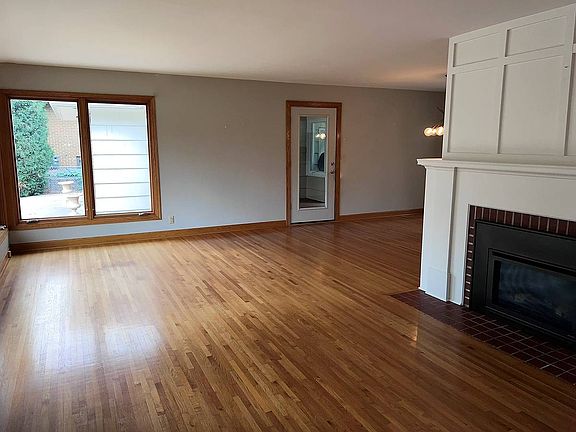 2800 - Living Room_10032022