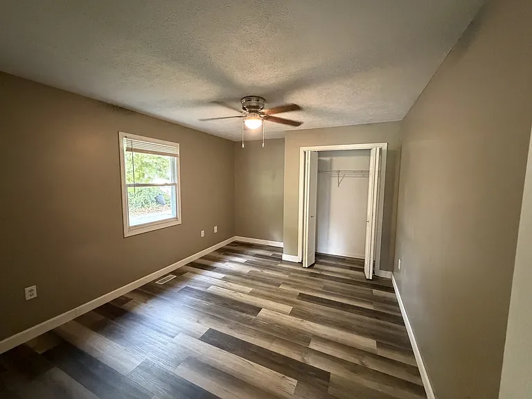 18 Oakwood Ave — Photo 12