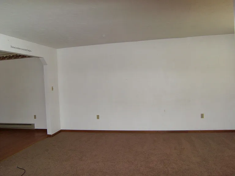 49 1/2 Meadowview Dr — Photo 4