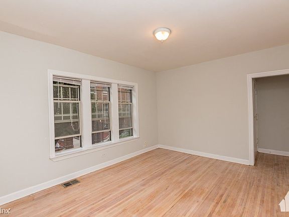 3rd image of 628 1/2 W Barry Ave