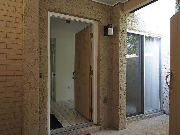 3rd image of 700 E Amelia St